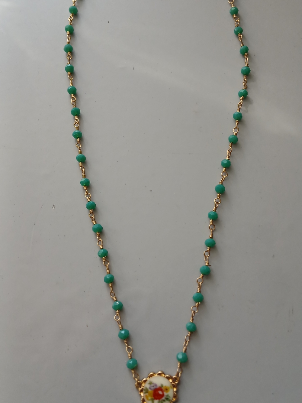 A24. Gold and Green Beaded Necklace with Floral Pendant - Picture 4 of 4